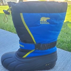 Boys Sorel Flurry-K snow boots size 5